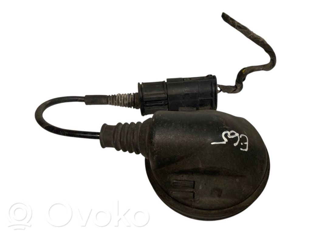 Priekšpusē piekares augstuma sensors