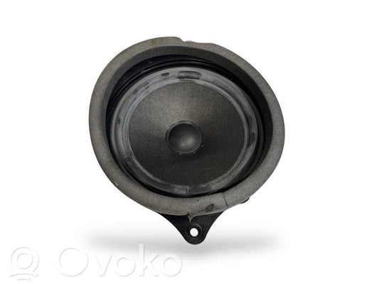 Speaker(s) in the rear door