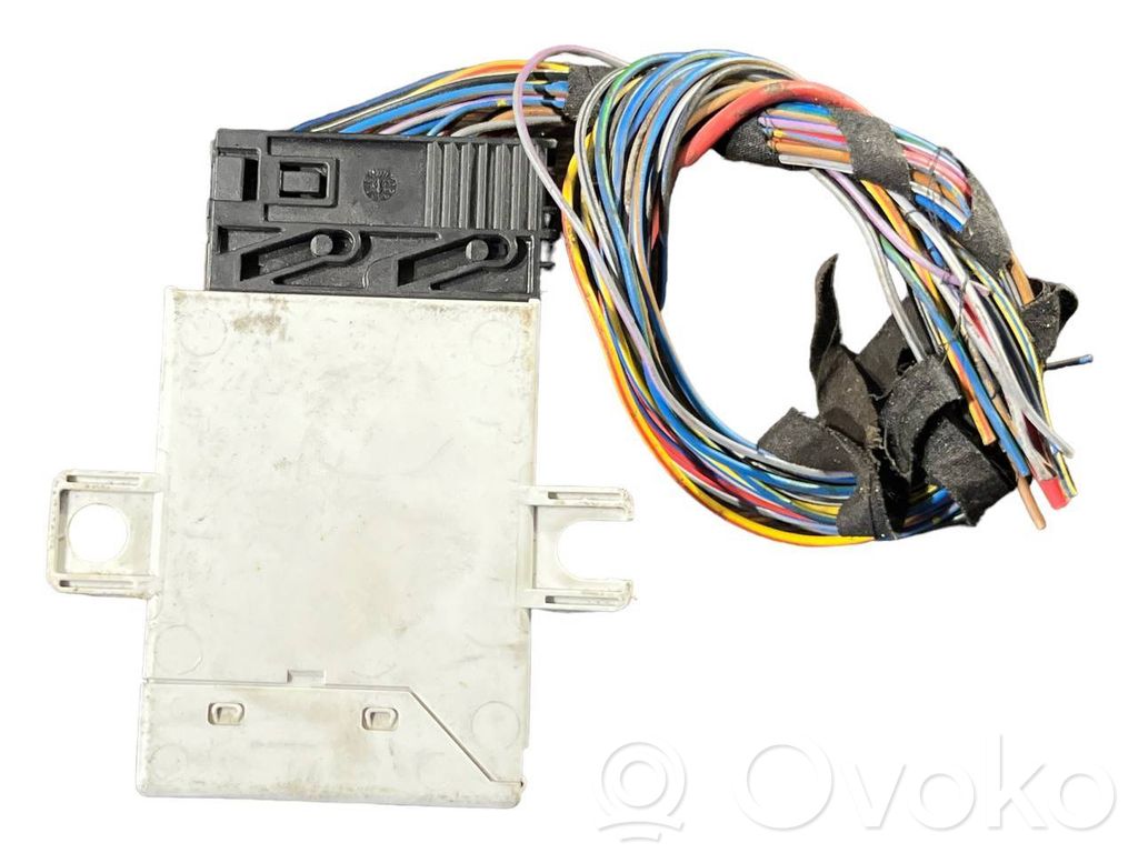 Piekabes āķa vadības bloks