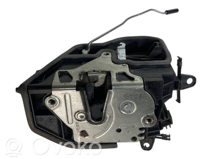 Priekšpusē slēdzene