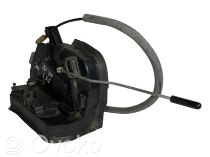 Priekšpusē slēdzene