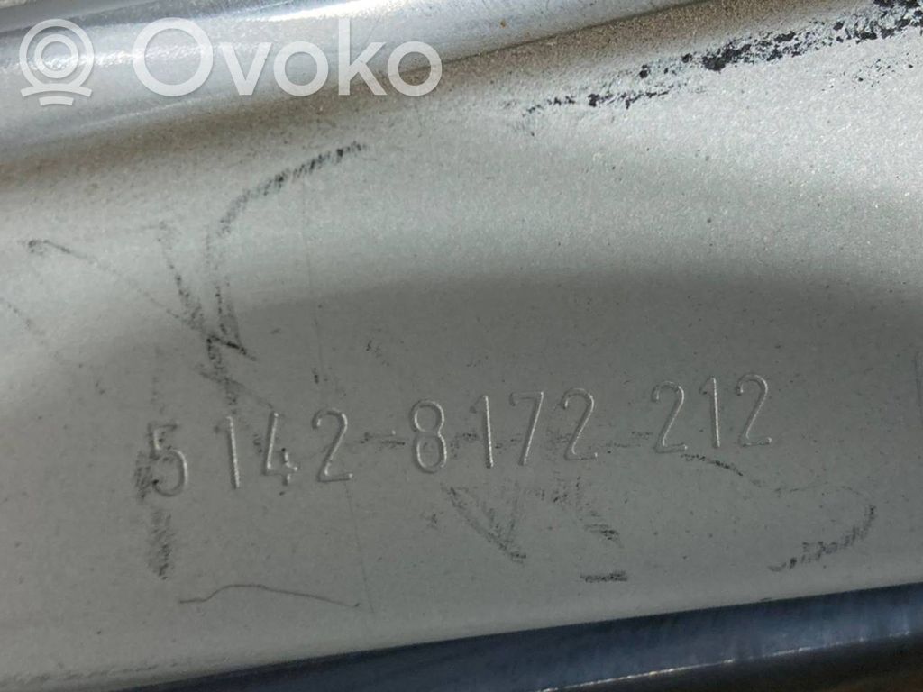 Занавеска на окне сзади