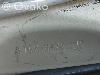 Занавеска на окне сзади