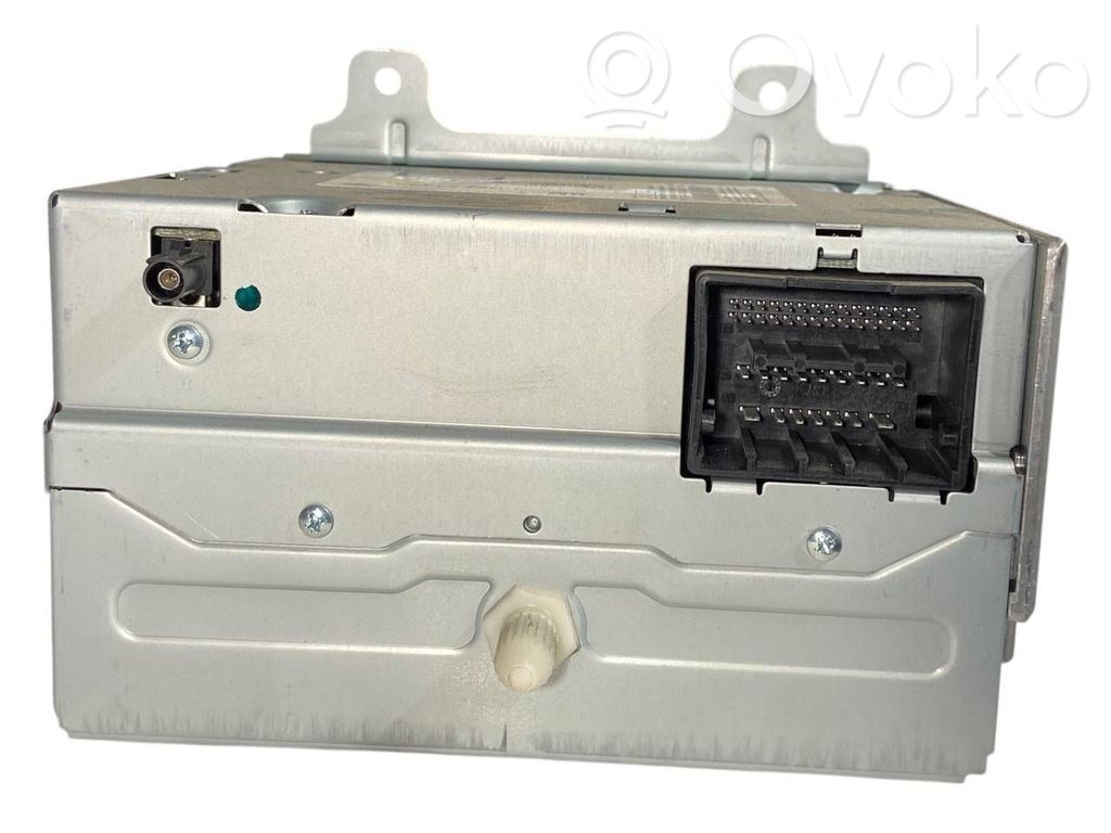 Radio / CD/DVD atskaņotājs / navigācija