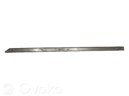 Apšuvums aizmugurējām durvīm