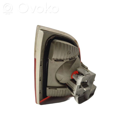 Aizmugurējais lukturis pārsegā