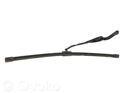 Priekšējā loga tīrītāja kājiņa