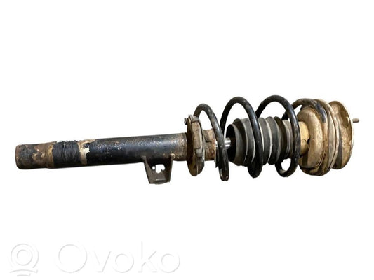 Priekšpusē amortizators ar atsperi