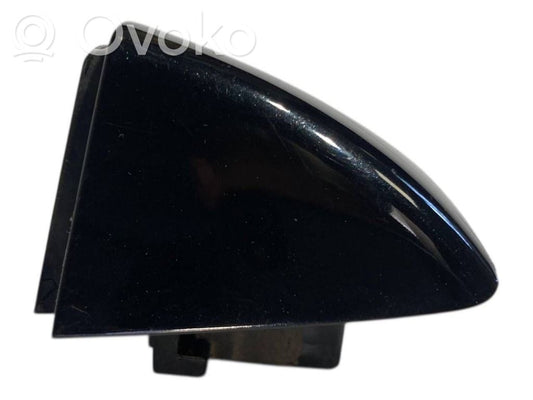 Priekšpusē durvju roktura vāciņš