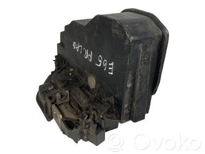 Priekšpusē slēdzene