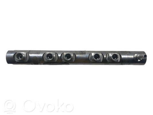 Fuel main pipe