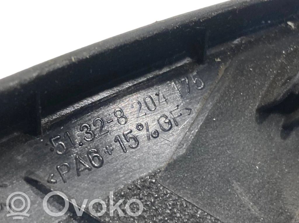 Cita veida priekšpusē durvju dekoratīvās apdares detaļa