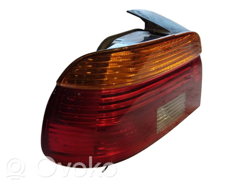 Aizmugurējais lukturis virsbūvē