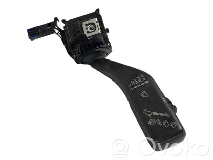 Stikla tīrītāja vadības pogas kātiņš