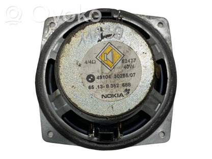 Skaļrunis (-i) priekšējās durvīs