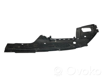 Dzinēja pārsega slēdzenes dekoratīvā apdare