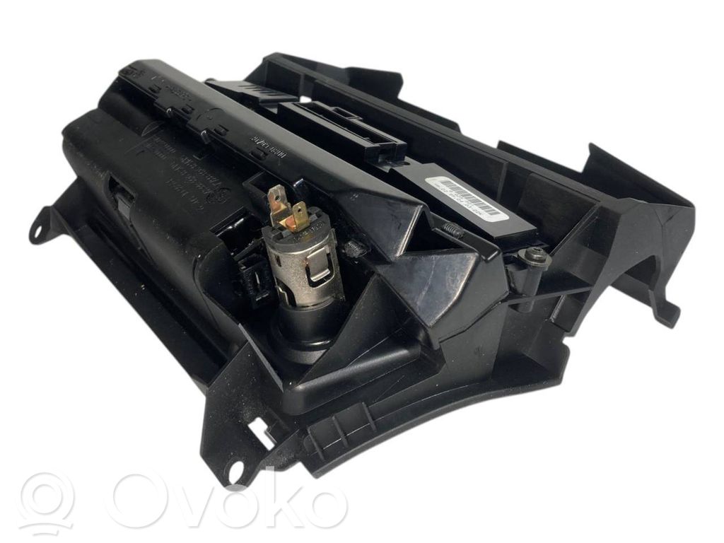 Пепельница (передняя)