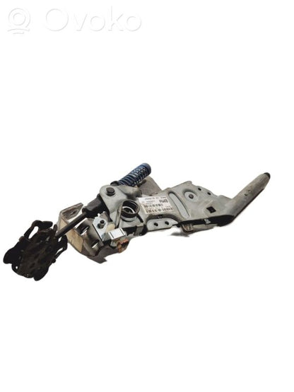 Rokas bremzes mehānisms (salonā)