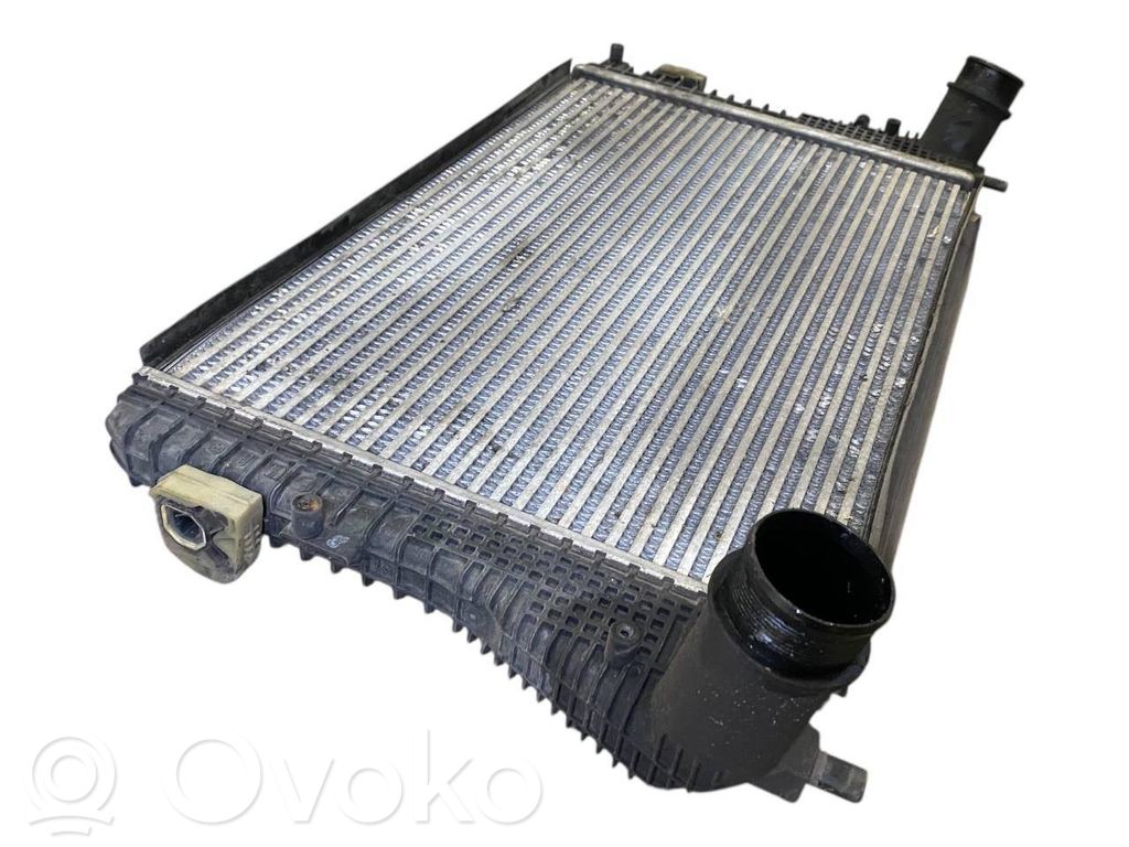 Starpdzesētāja radiators