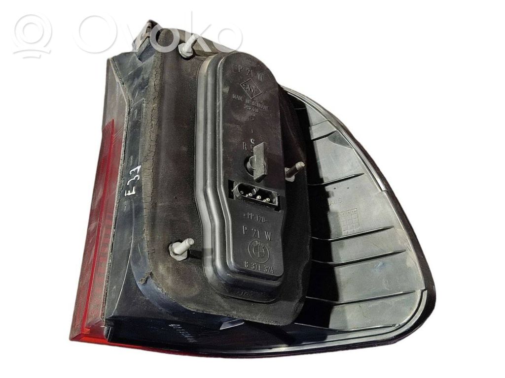 Aizmugurējais lukturis virsbūvē