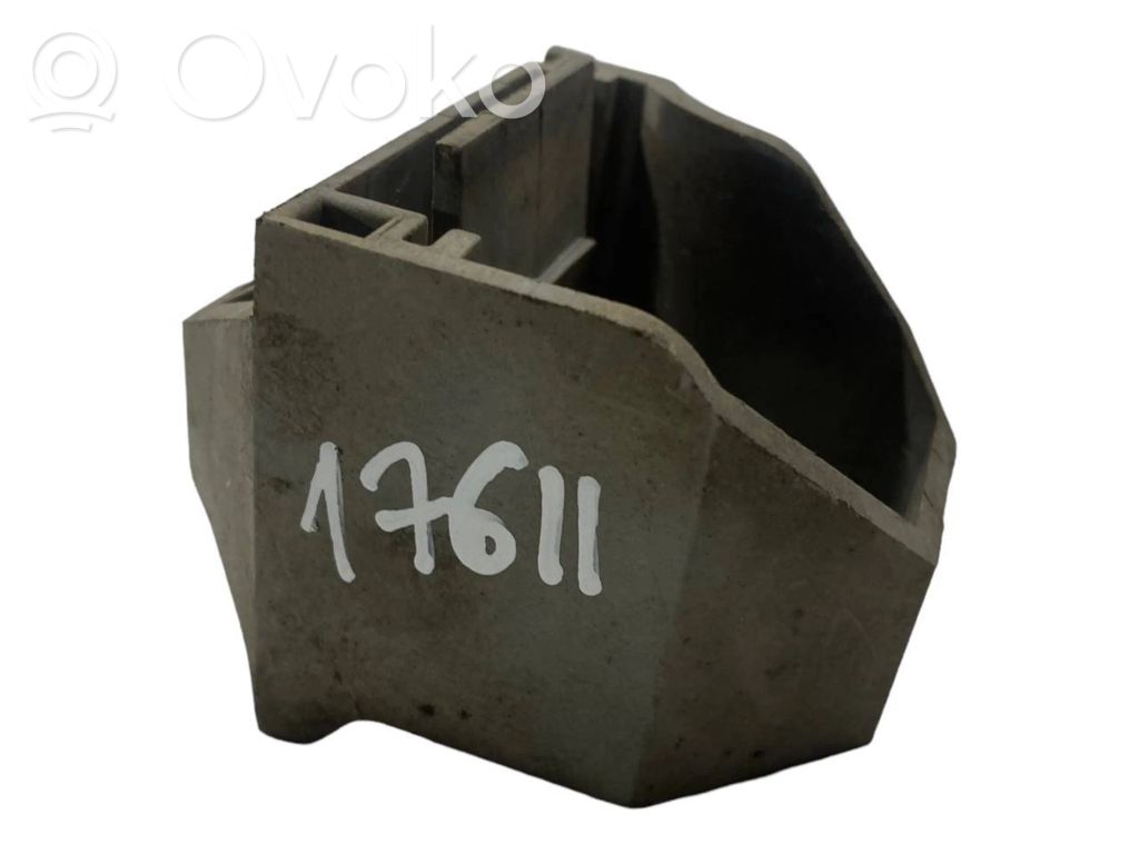 Radiatora (-u) turētājs / kronšteins