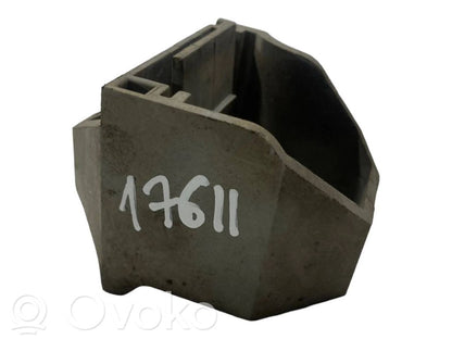 Radiator(s) holder/bracket