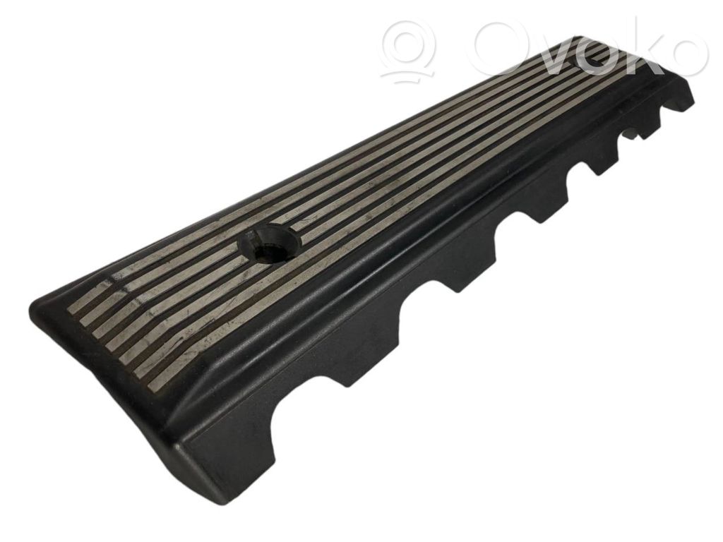 Engine cover (decorative trim)