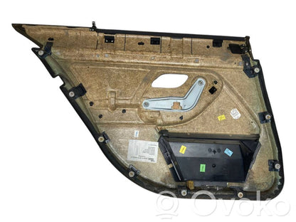 Занавеска на окне сзади