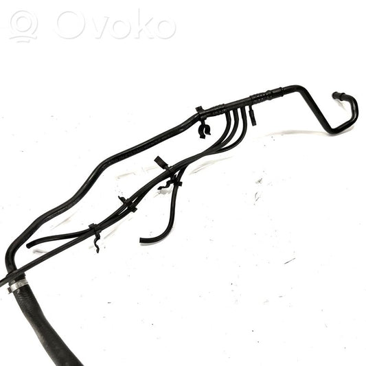 Caurulīte (-es) / šļūtene (-es)