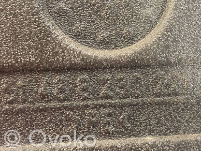 Cita veida aizmugurē durvju dekoratīvās apdares detaļas