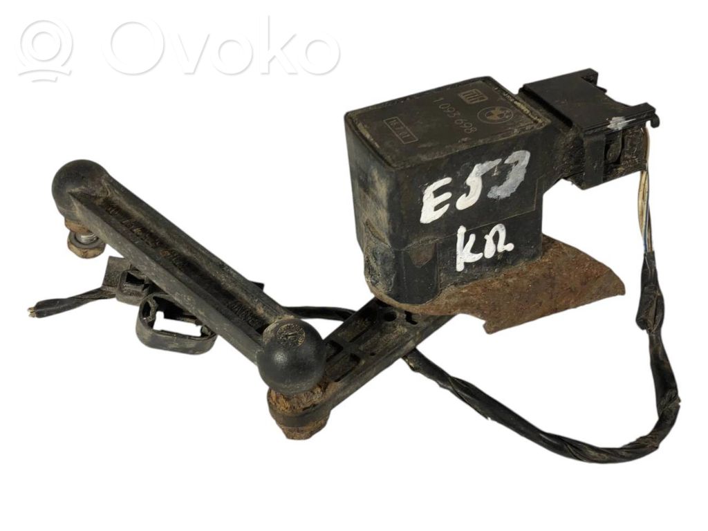 Augstuma sensors (priekšējo lukturu)