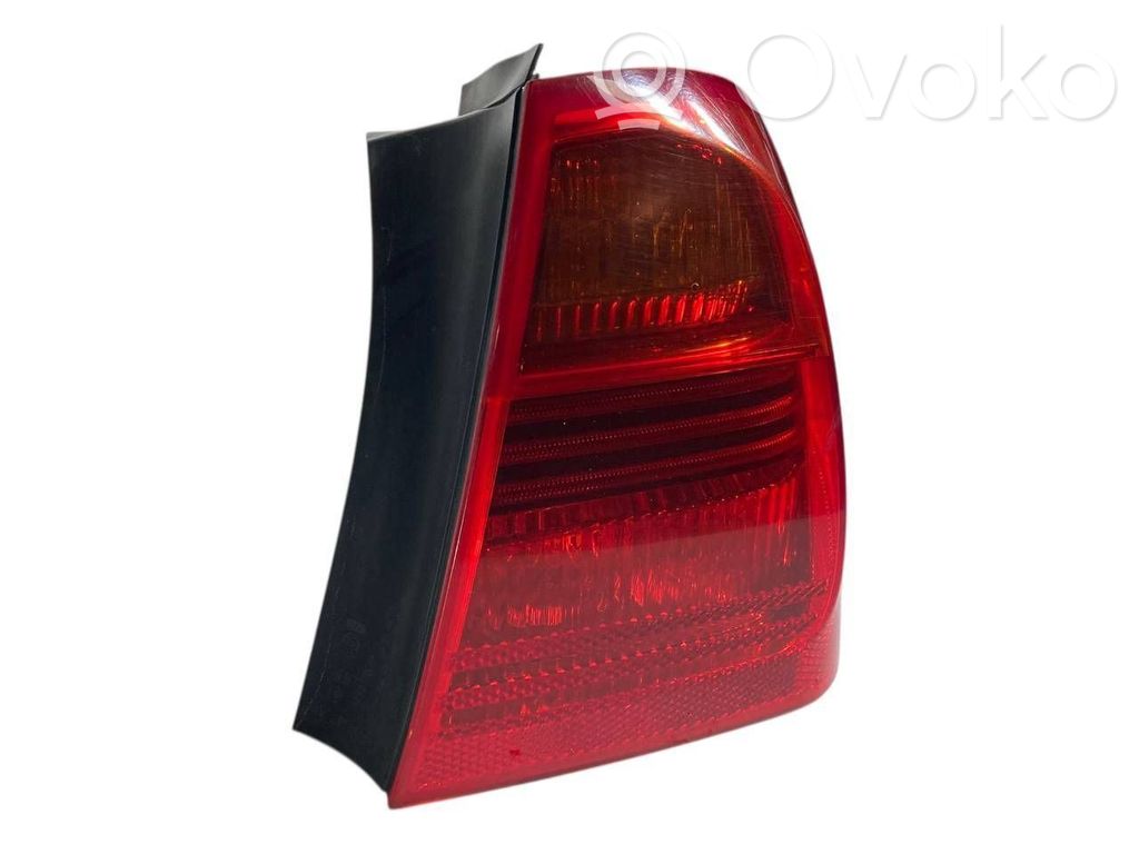 Aizmugurējais lukturis virsbūvē