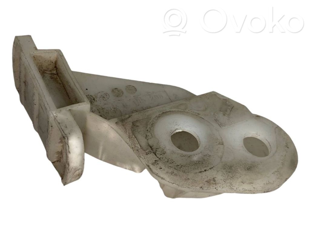 Priekšpusē bampera turētājs