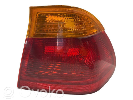 Задний фонарь в кузове