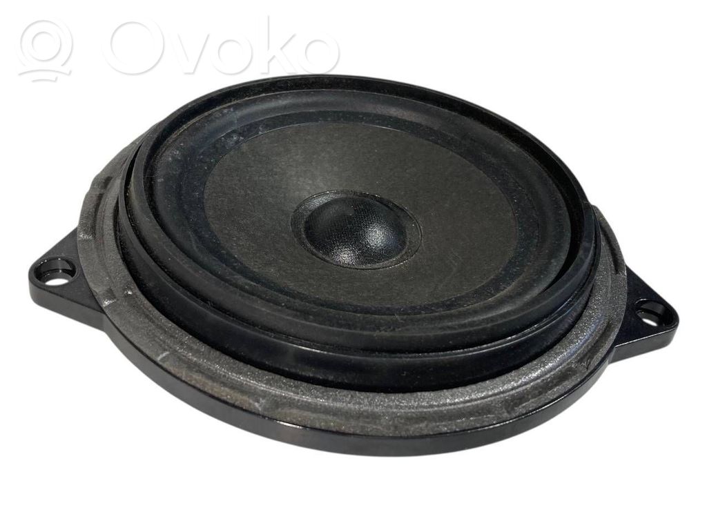 Skaļrunis (-i) pakaļējās durvīs