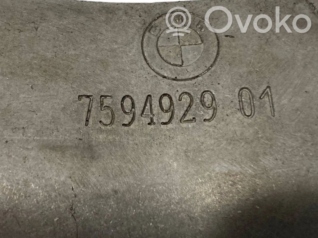 Izpūtēja turētājs