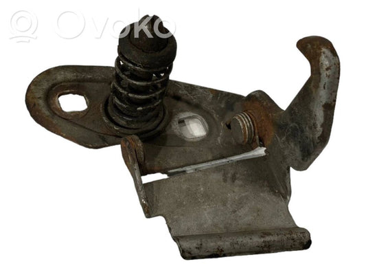 Петля замка капота двигателя