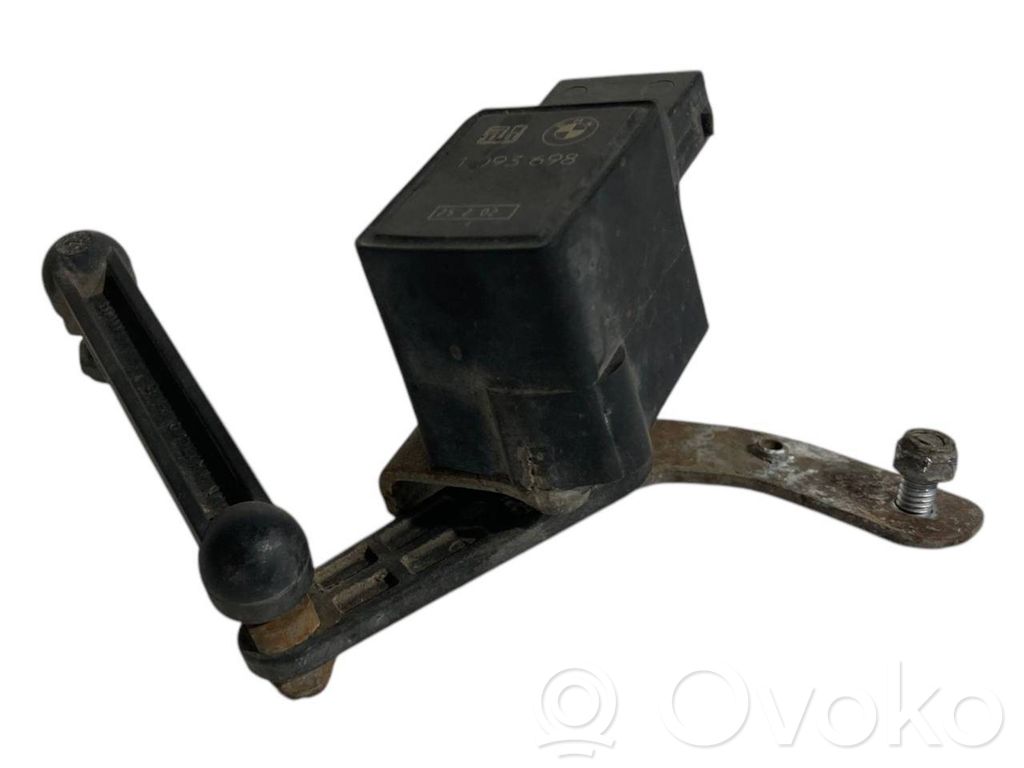 Augstuma sensors (priekšējo lukturu)