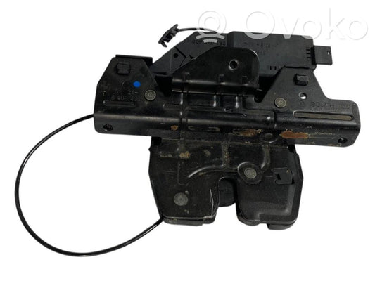 Aizmugurējā pārsega slēdzene