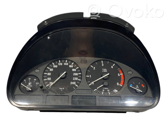 Speedometer (in the instrument panel)
