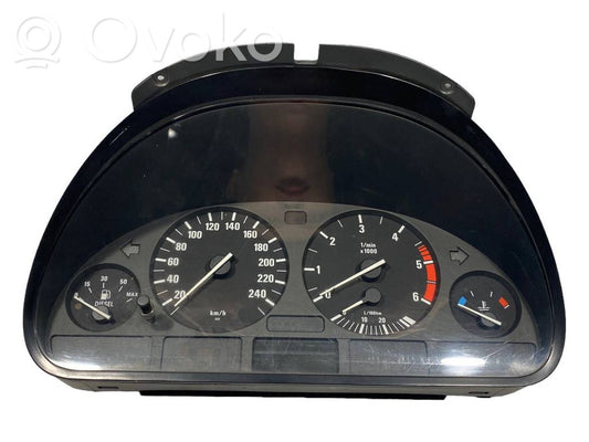 Speedometer (in the instrument panel)