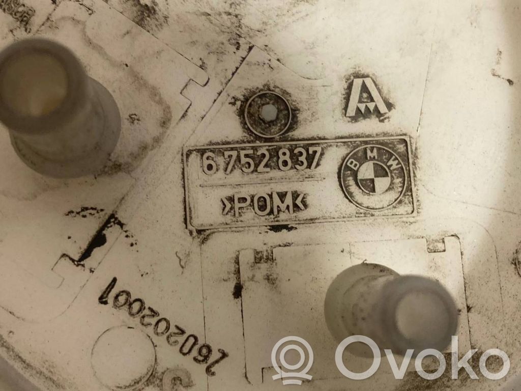 Fuel pump (in the fuel tank)