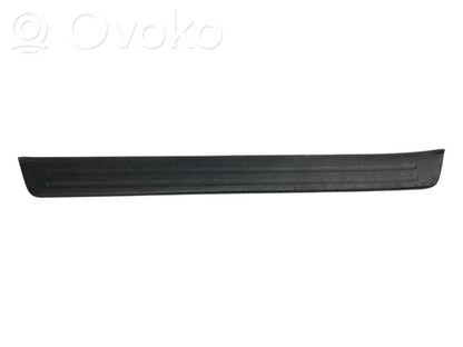 Priekšējā sliekšņa dekoratīvā apdare (iekšējā)