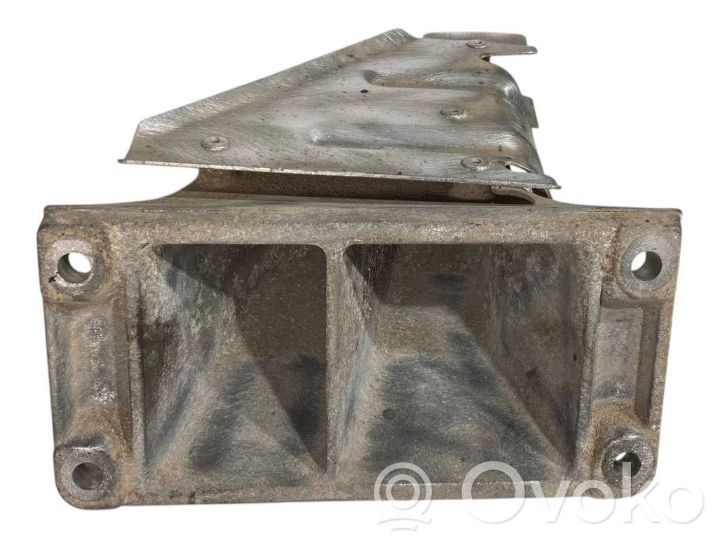 Dzinēja nostiprināšanas stiprinājums-kronšteins