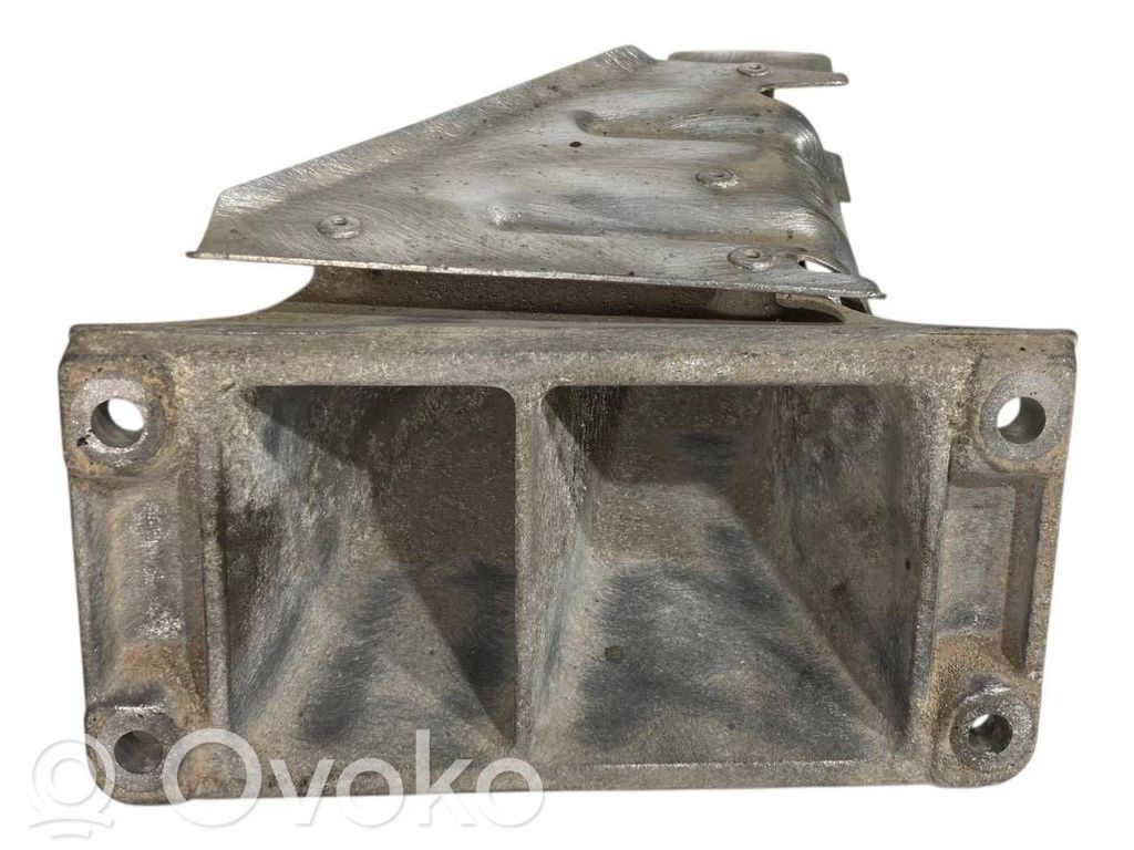 Dzinēja nostiprināšanas stiprinājums-kronšteins