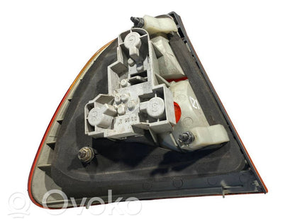 Aizmugurējais lukturis virsbūvē