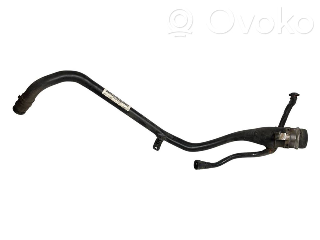 Заливная горловина топливного бака