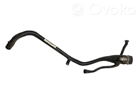 Degvielas tvertnes uzpildes caurule