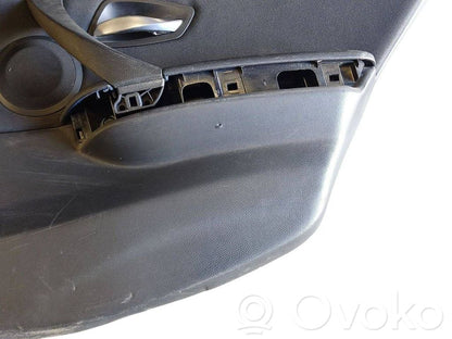 Apšuvums aizmugurējām durvīm