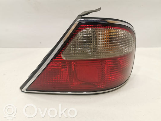 Aizmugurējais lukturis virsbūvē